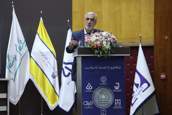 دکتر پیرصالحی: نظام سلامت در بحران‌ها متوقف نشد / بدهی‌های بیمه‌ها، بزرگترین معضل صنعت دارو