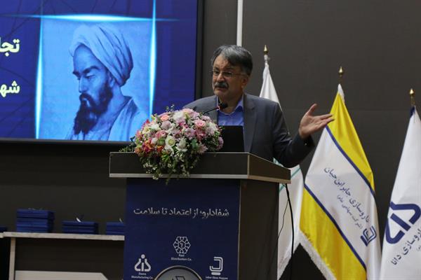دبیر کمیسیون برنامه، بودجه و محاسبات مجلس شورای اسلامی: داروسازان واکسن آنفولانزا را خودشان بسازند/ درد بزرگ امروز، ناتوانی مردم در تأمین هزینه درمان است.