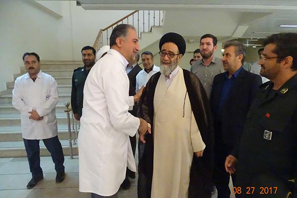 بازدید نماینده ولی فقیه از داروسازی دانا به مناسبت روز داروسازی