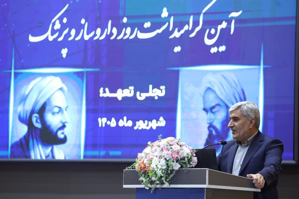 دستیار ویژه رئیس‌جمهور: رشد داروسازی ایران وابسته به صادرات است / جایگاه گردشگری سلامت را از دست داده‌ایم.