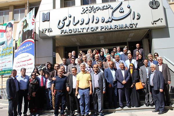 گردهمایی فارغ التحصیلان  داروسازی ورودی سال 1366 درشرکت داروسازی دانا